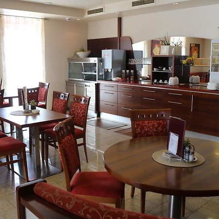Hotel Checkin Глайсдорф Экстерьер фото