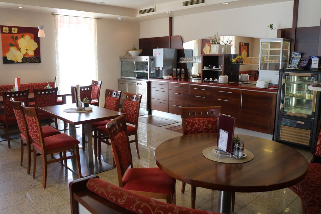 Hotel Checkin Глайсдорф Экстерьер фото