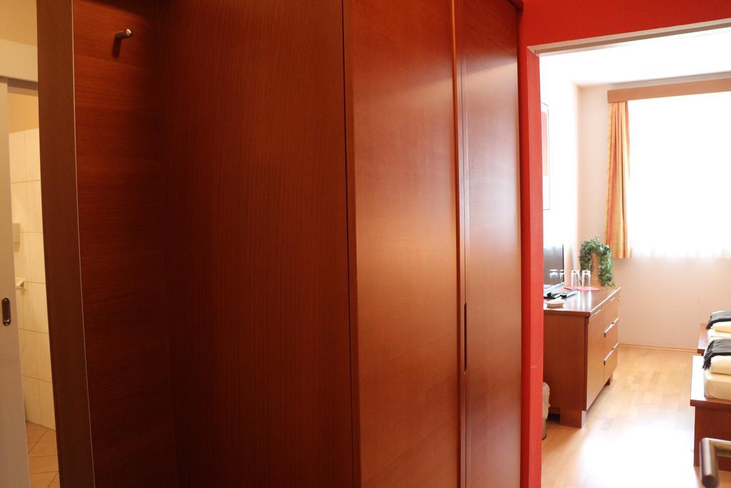 Hotel Checkin Глайсдорф Экстерьер фото